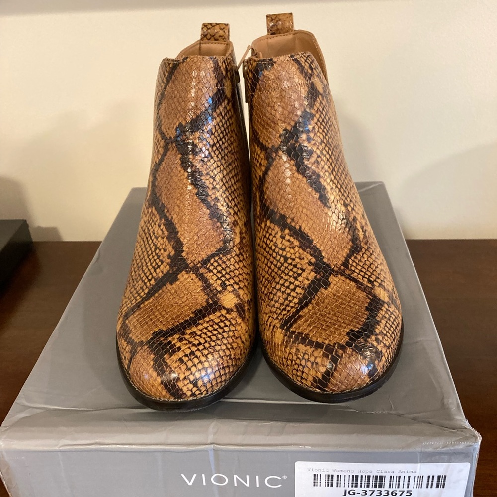 Brand New Vionic Clara Espresso Brown Boots Size 9